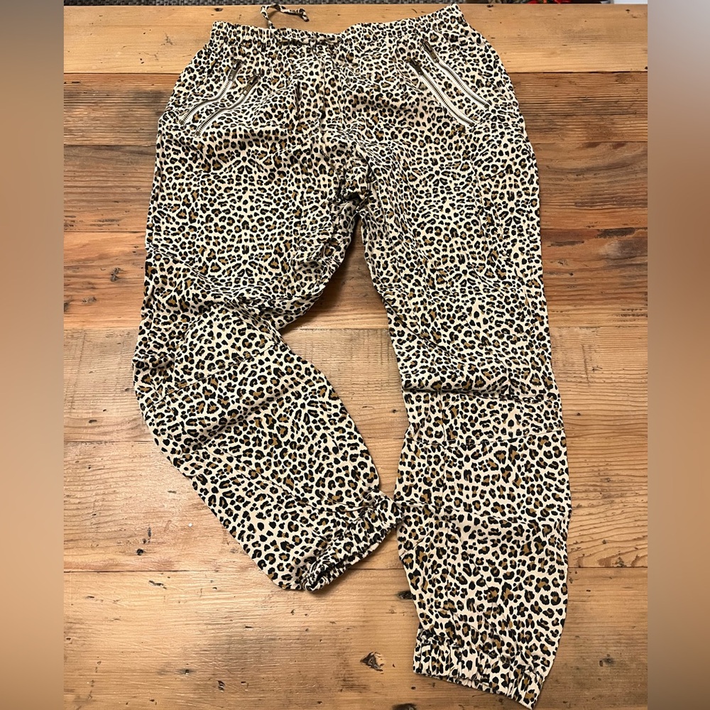 Storia cheetah joggers - size Medium